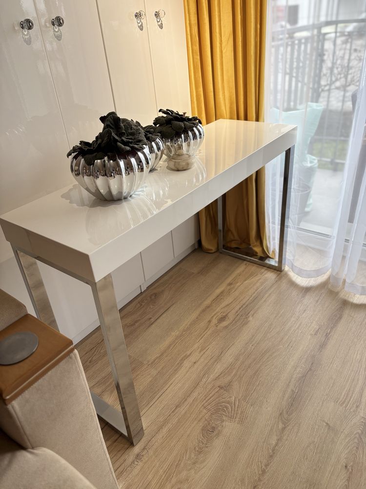Stolik, konsola w stylu glamour