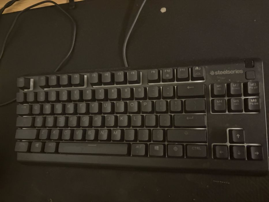 Monitor AOC 140hz/ TECLADO SteelSeries Apex 3 / Razer deatheader64738265321602121