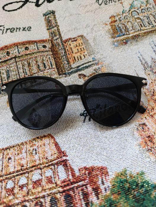 Продам сонцезахисні окуляри