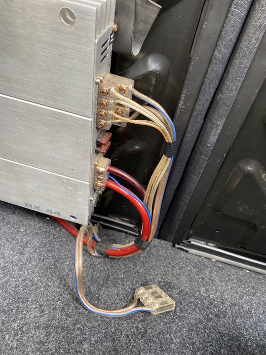 Subwoofer magnat + amplificador. A funcionar perfeitamente!