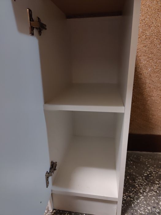 Biała szafka i blat