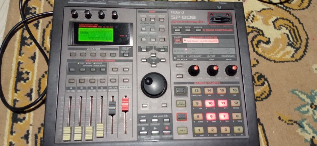 ROLAND SP-808 (Sampler)