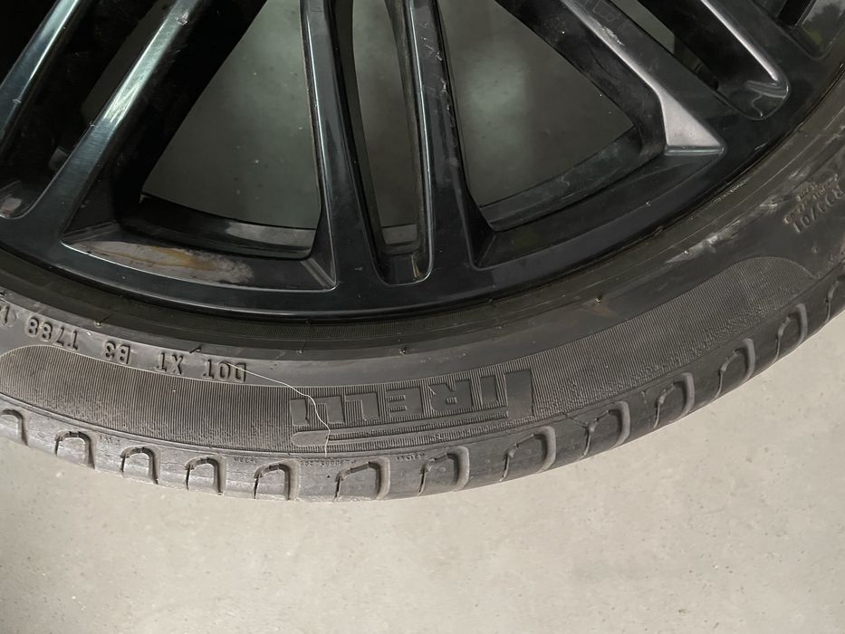 Jante 19  BMW M com pneu runflat pirelli 275/35 100Y