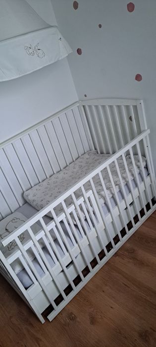 Łóżeczko niemowlęce z dodatkami