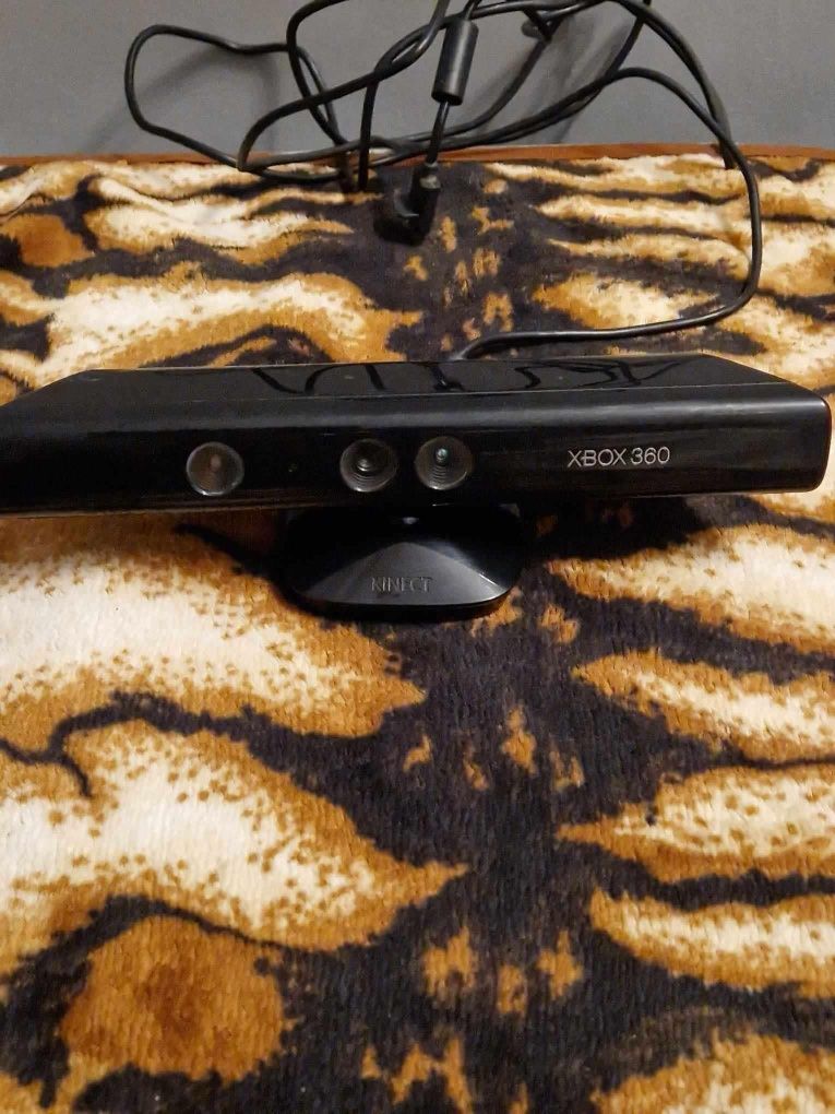 Sprzedam xboxa 360  z dyskiem twardym  sporo gier