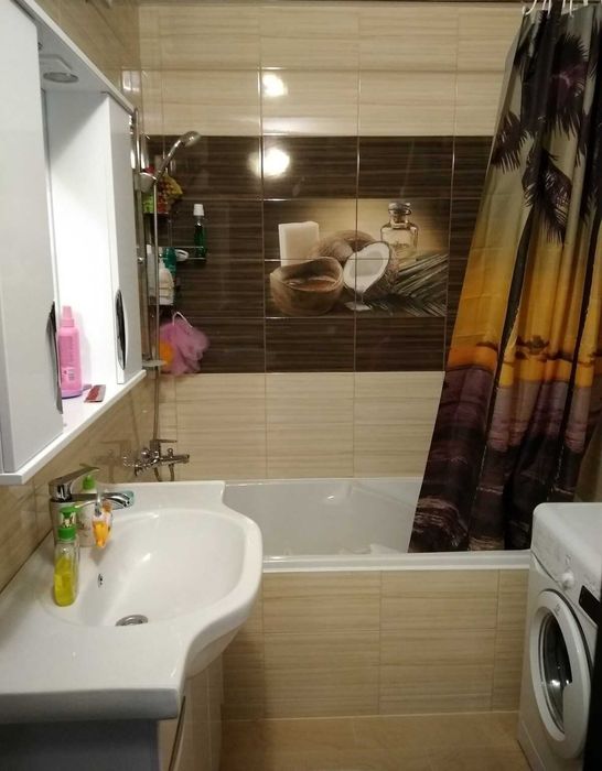 Простора 3-кімнатна квартира в новобудові на Озерній