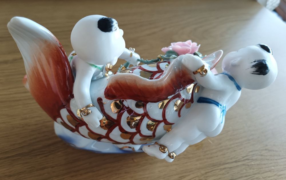 Estatueta em porcelana