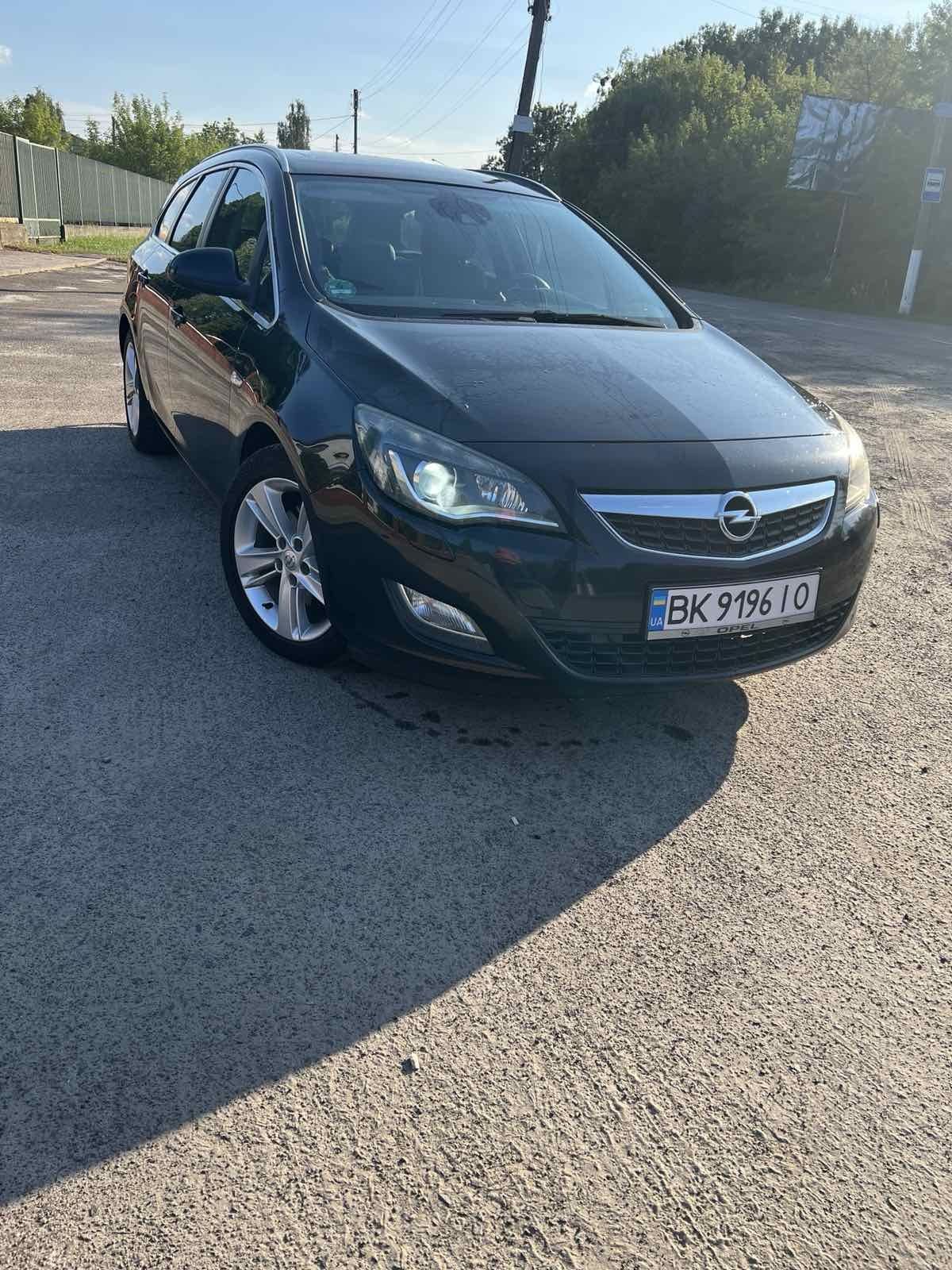 Продам машину Opel Astra j