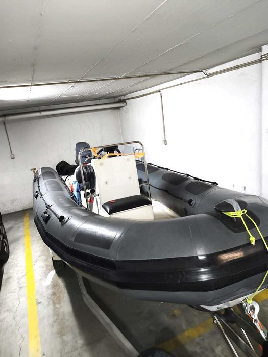 Vendo excelente semirrígido de garagem