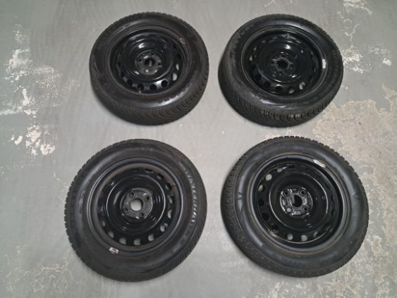 Opony zimowe z felgami Toyota