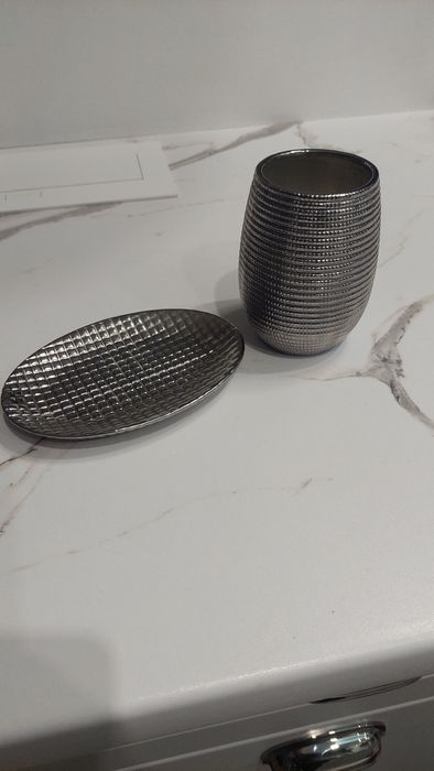 Komplet mydelniczka kubek na szczoteczki