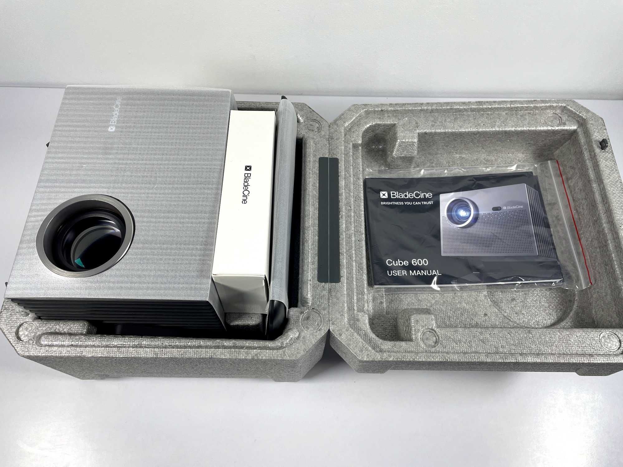 BladeCine Cube 600 Проектор з Яскравістю 600ISO Lumens, 1080P, YouTube