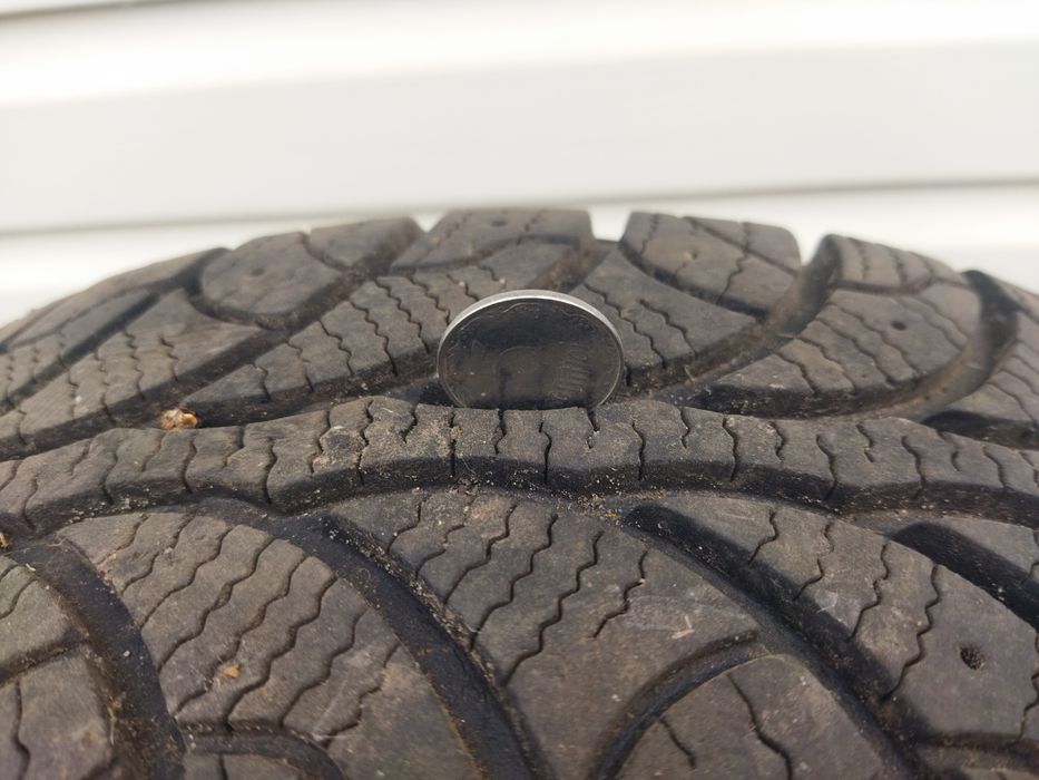 Зимова гума . R 13 .4500гр за 4