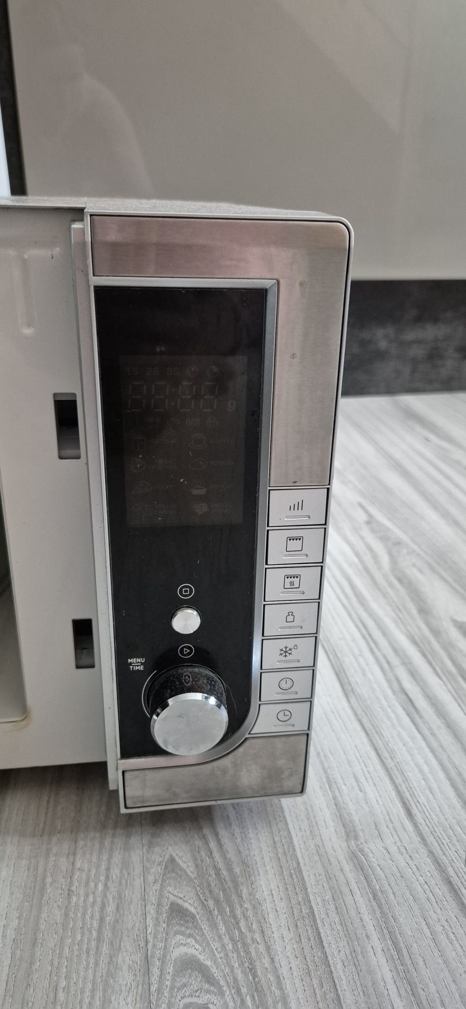 Kuchenka mikrofalowa Amica AMGF23E2GS