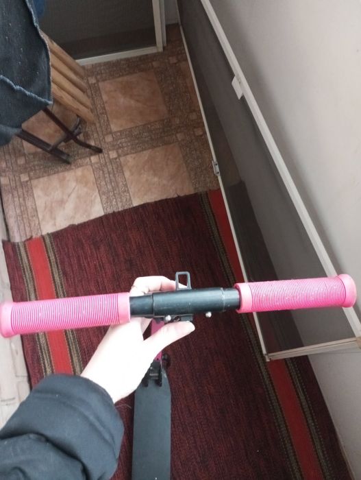 Самокат б/у для дівчинки