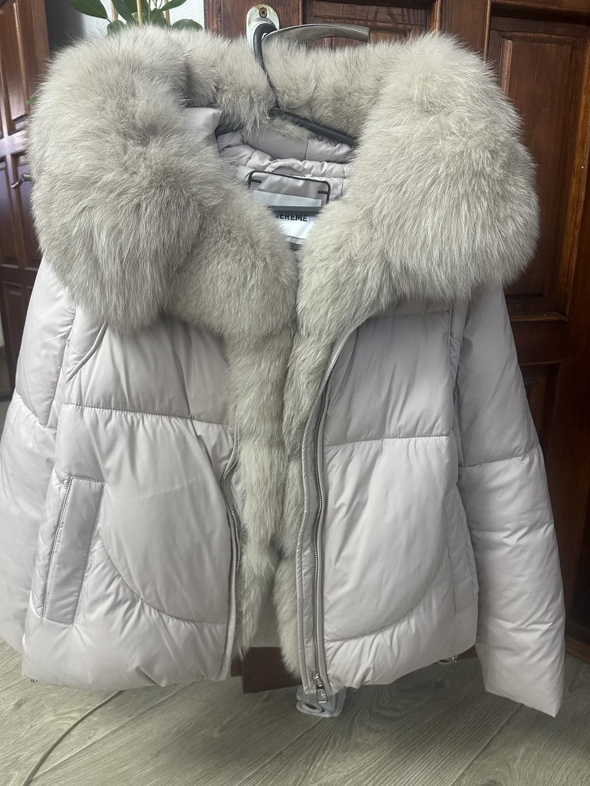 Продам пуховик с мехом