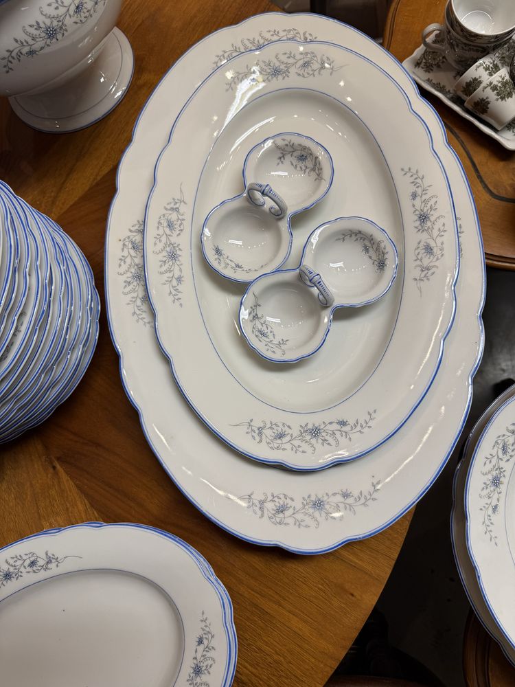 Ogromny serwis porcelanowy obiad śniadanie biały kwiatu błękitny 1383