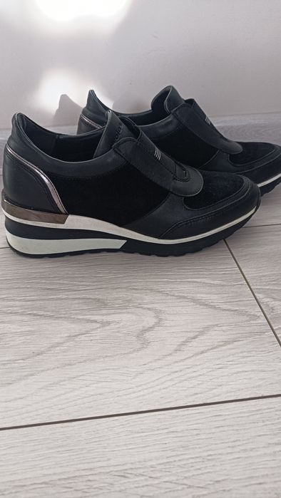 Adidasy-wojas.  Bardzo dobre- 37