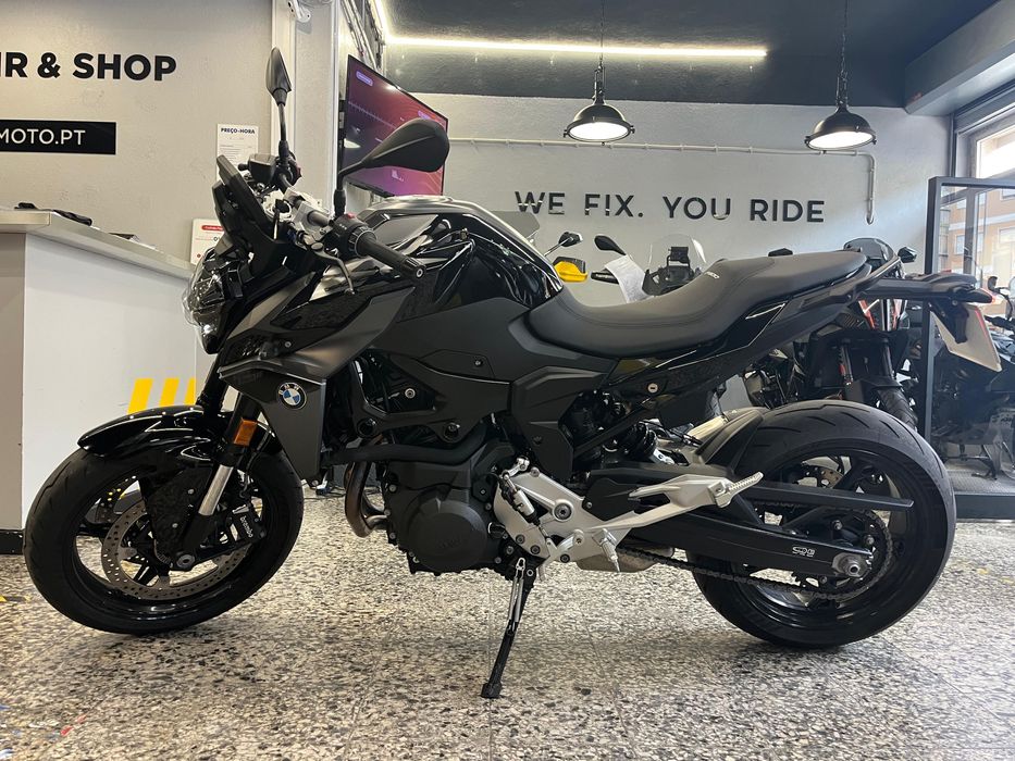 BMW F 900 r de Julho de 2025. 1420 Kms. Style Triple Black