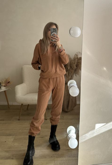 Женский спортивный костюм