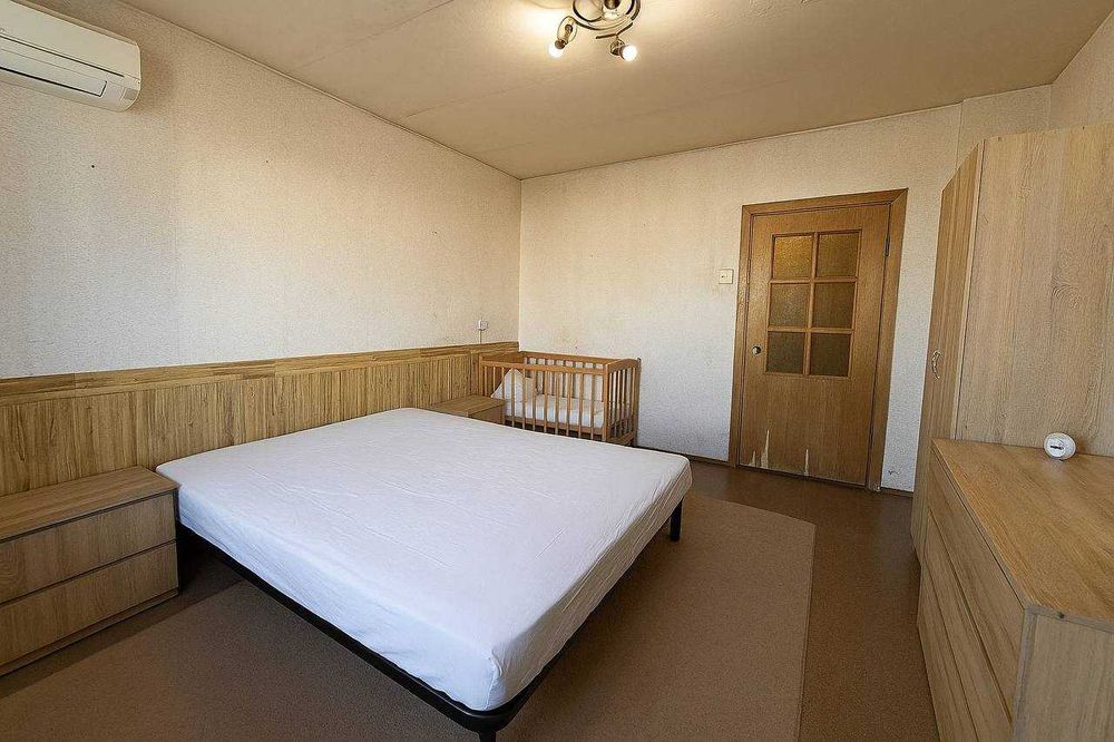 3 кім квартира з ремонтом, метро Харківська, вул. Ревуцького 18А