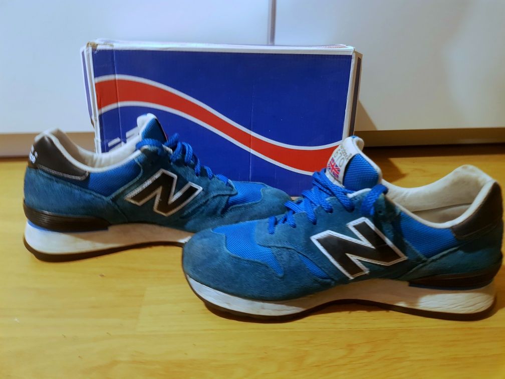Tênis New Balance M670SBK t.42
Made in England
Em otimo est