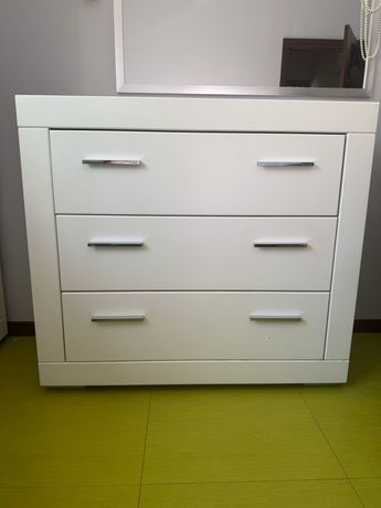 Sprzedam Komplet mebli z kolekcji Snow