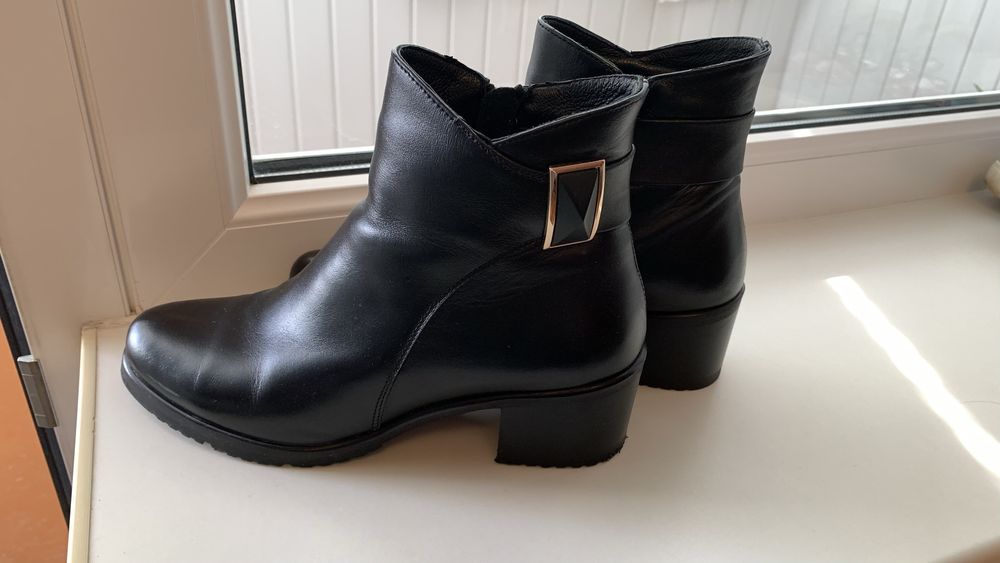 Осінні ботинки на товстому каблуку