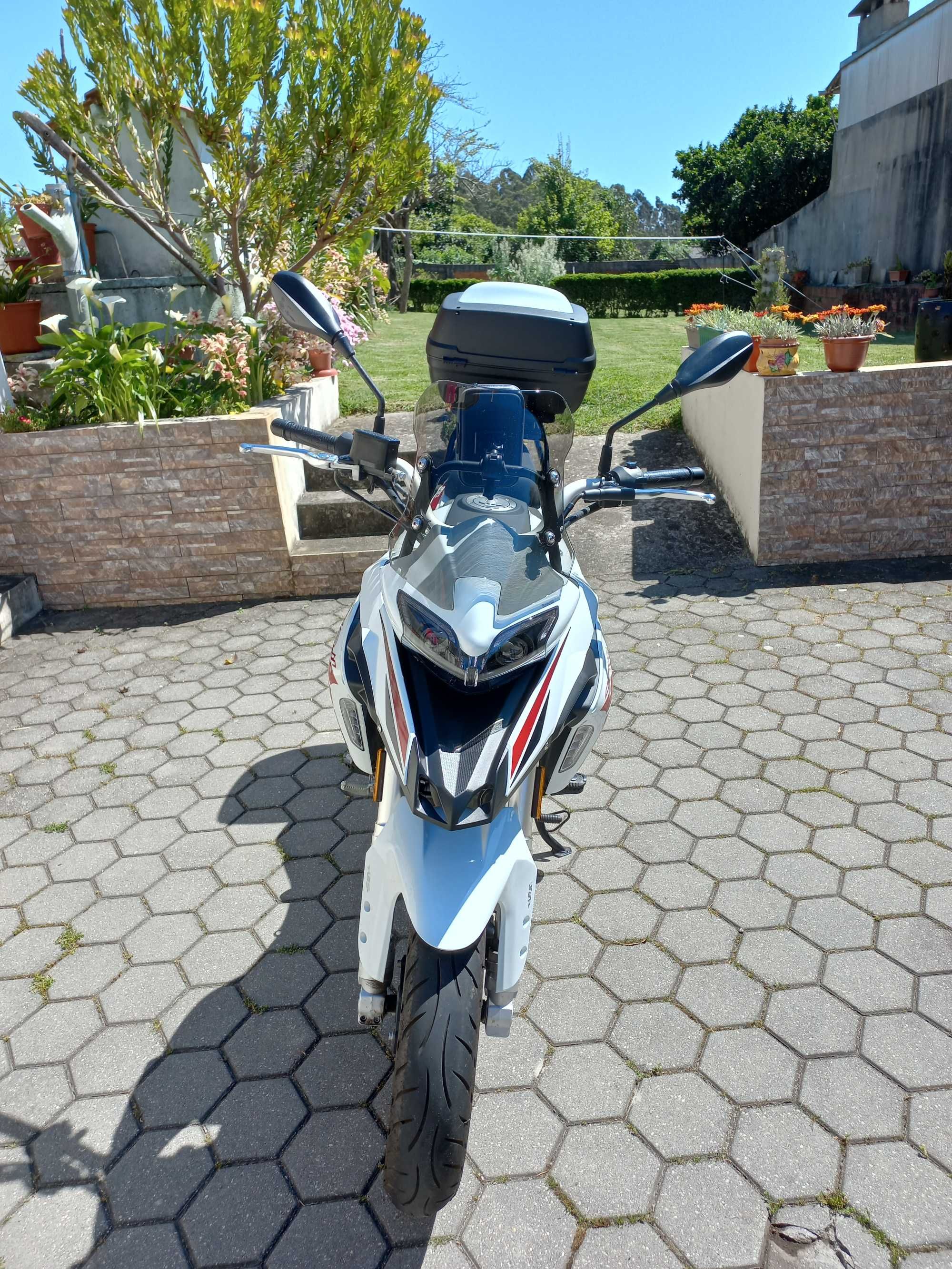 Para venda moto benelli 251 do ano 2020 com 10500k