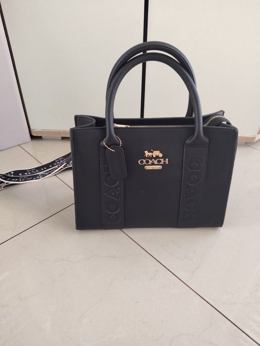 Czarny kuferek coach