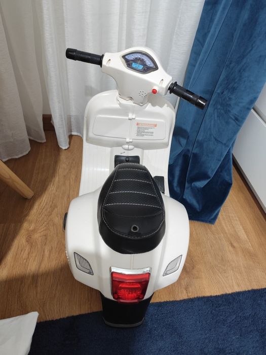 Vespa elétrica - criança