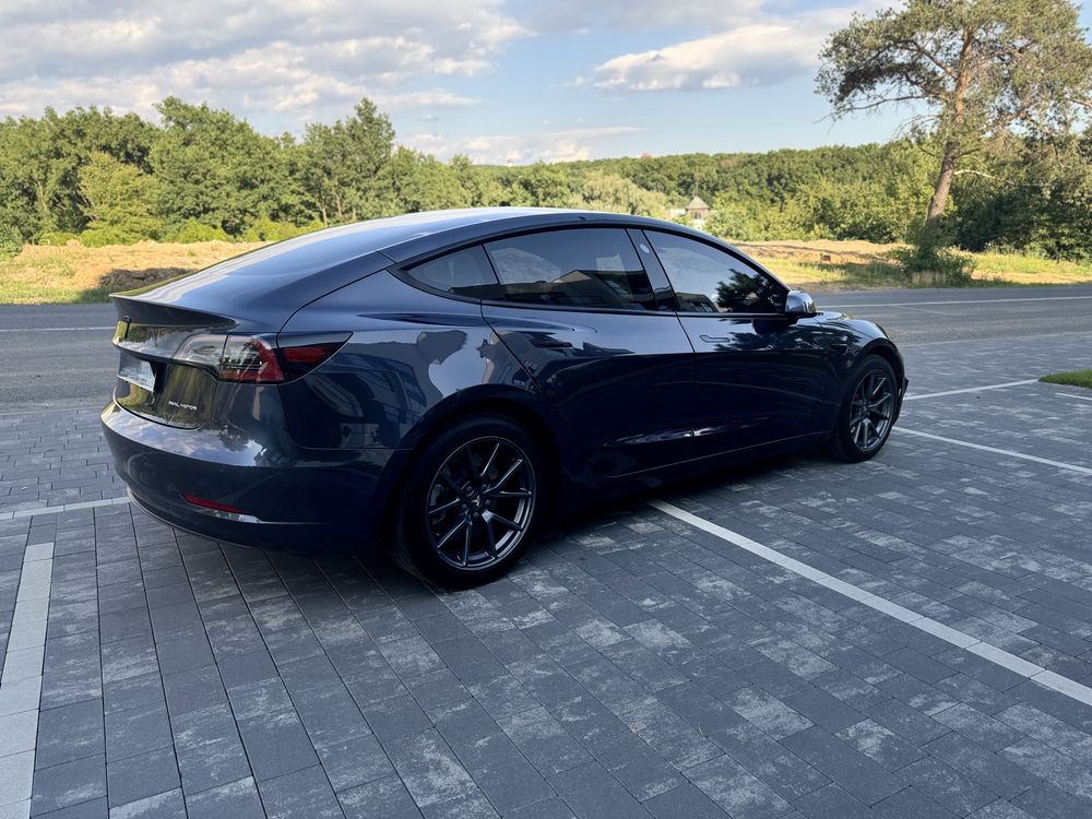Tesla model 3 2021