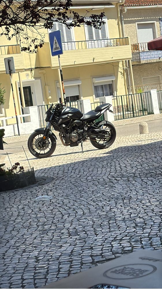 Vendo mt07 preta