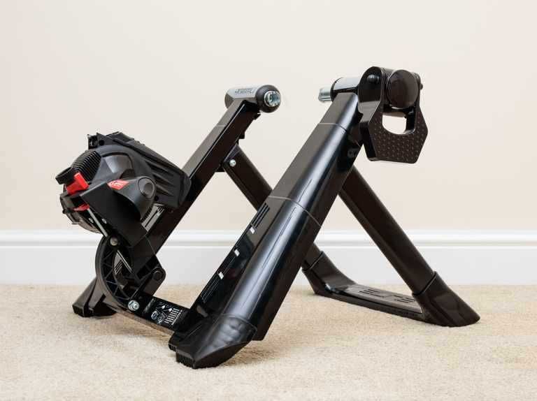 Trenażer Elite Novo Smart, Zwift + opona Van Rysel