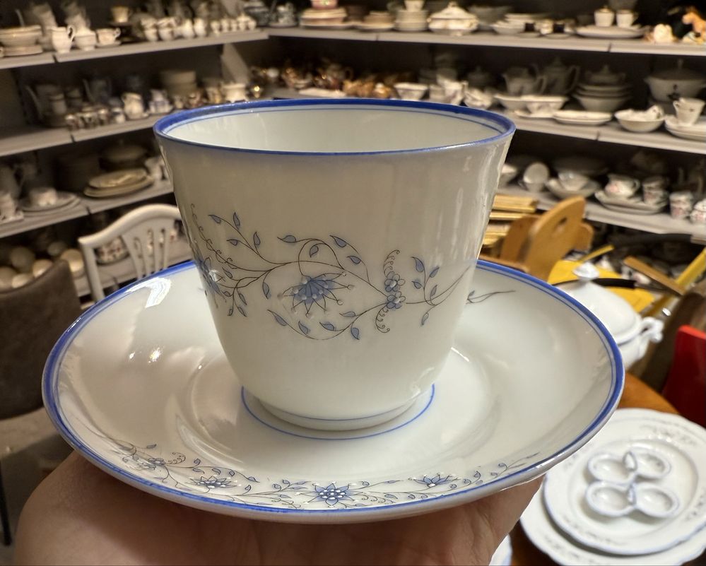 Ogromny serwis porcelanowy obiad śniadanie biały kwiatu błękitny 1383