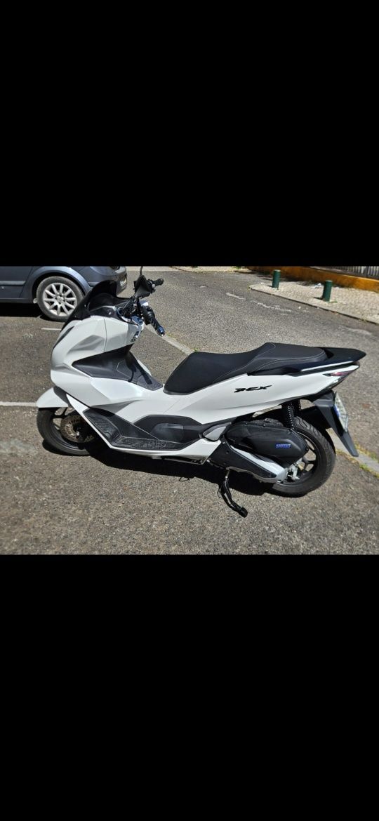 Mota PCX 125 oferta de capacete