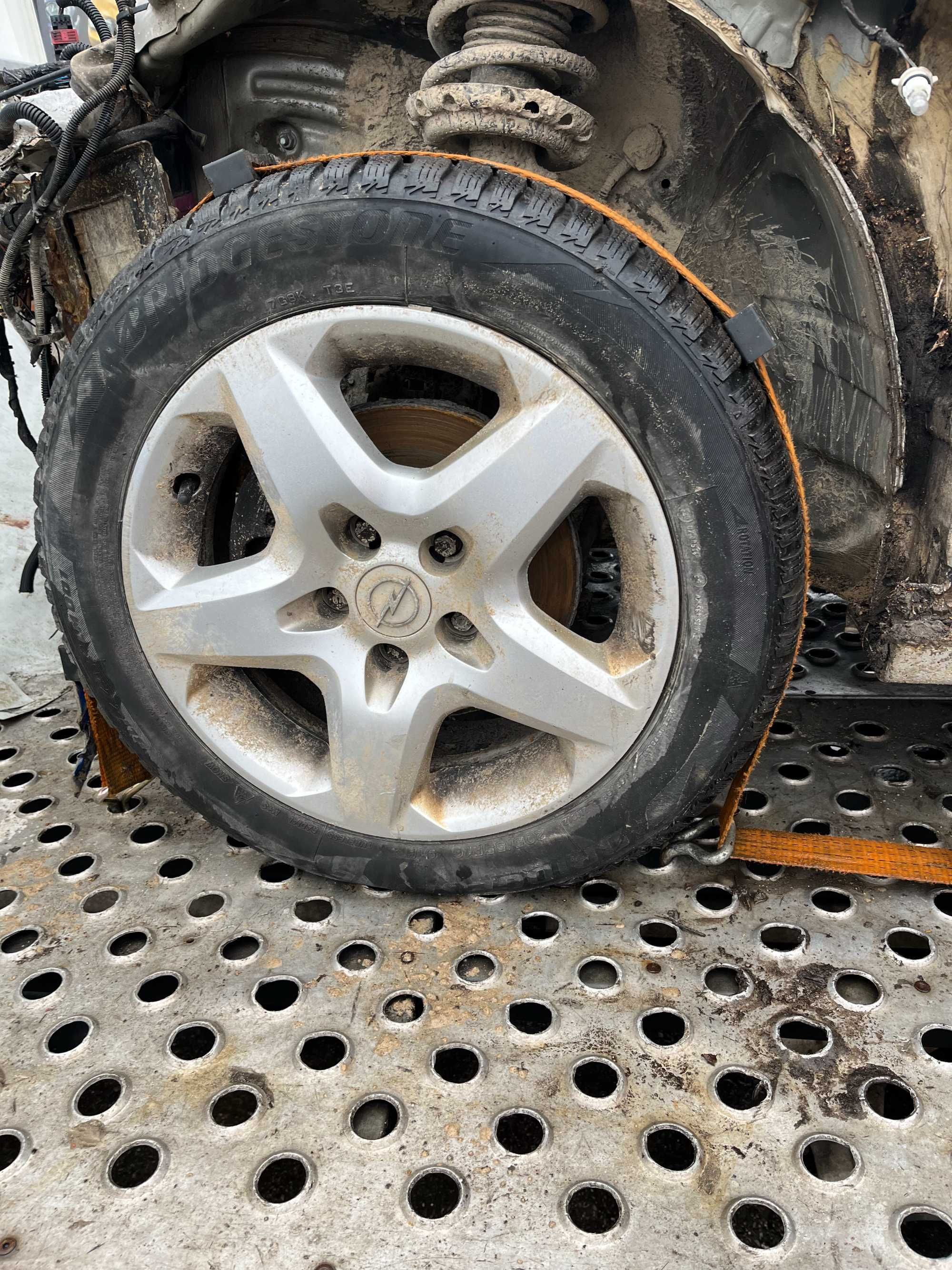Felgi 16" stalowe strukturalne + kołpaki 5x110 Opel Astra H
