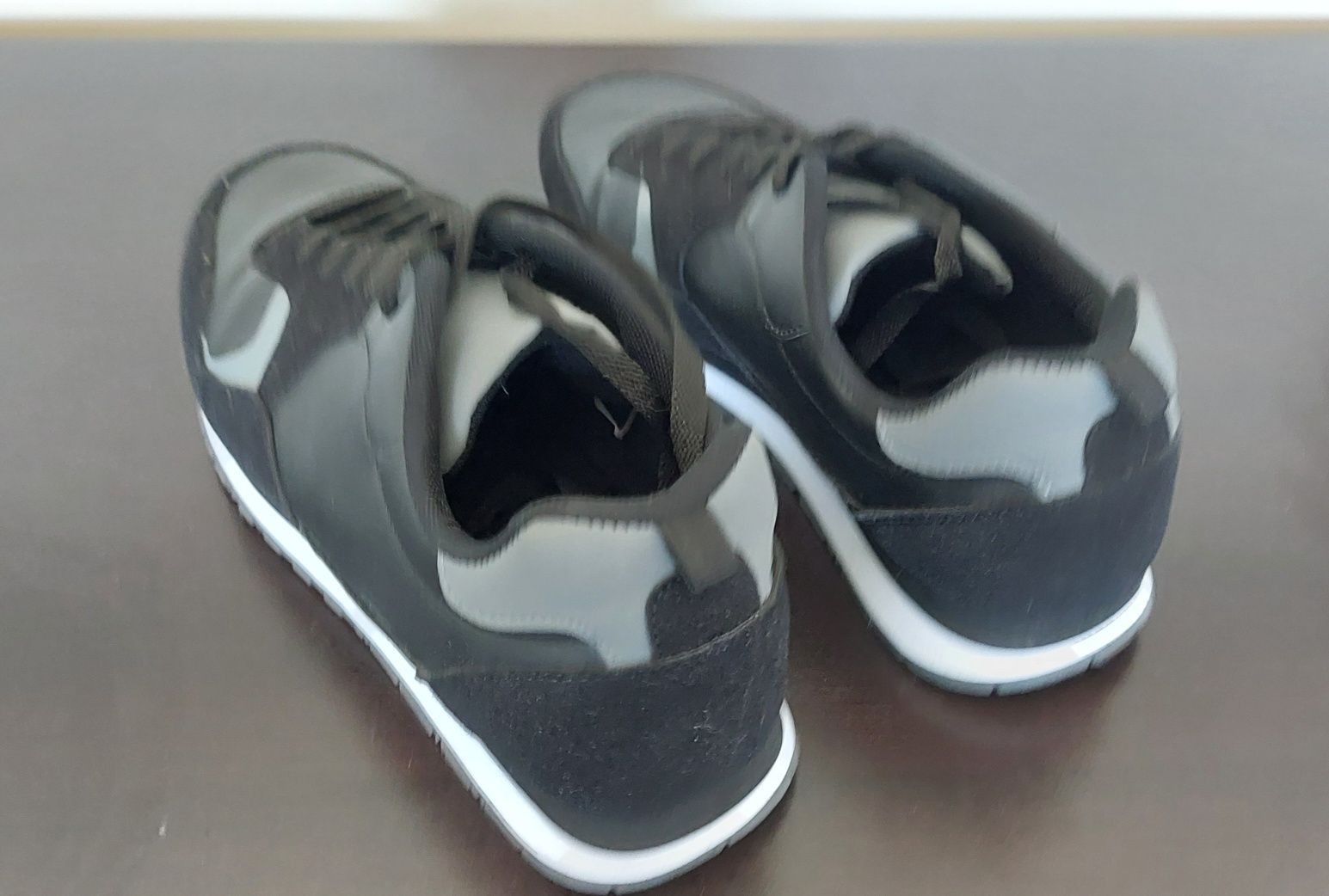 Tenis pretos inextenso