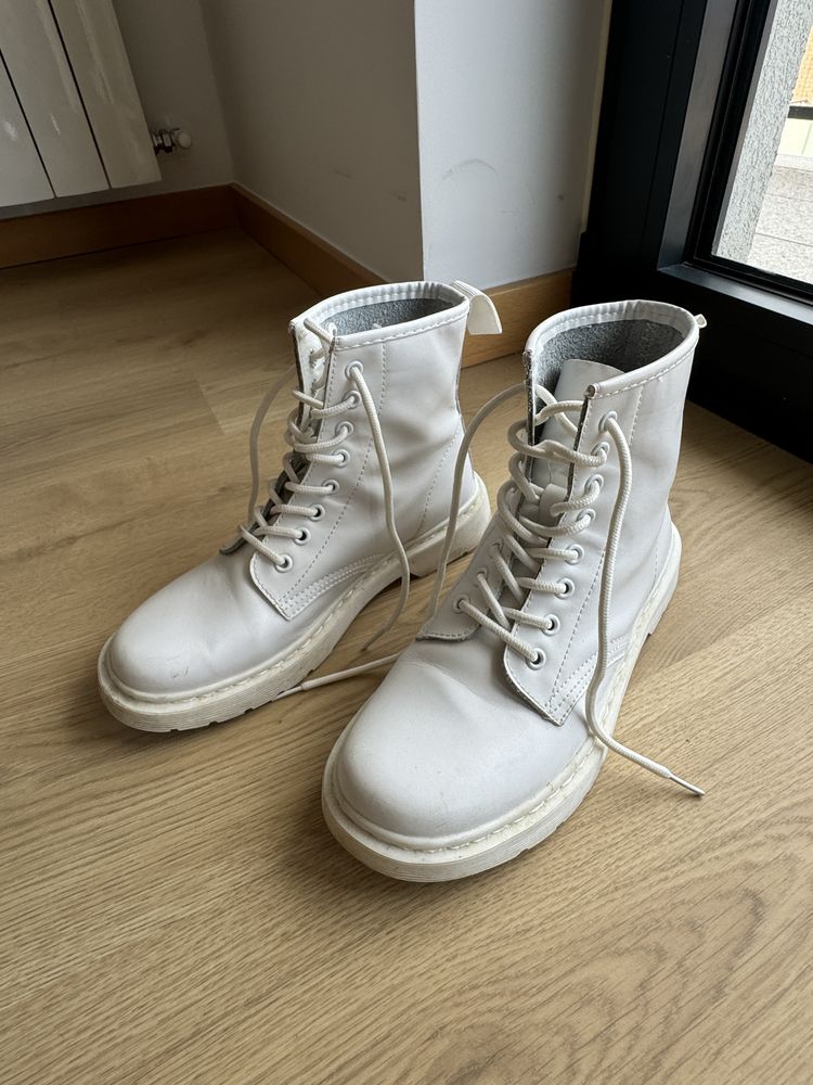 Botas botins pele branco estilo doc martens mono white