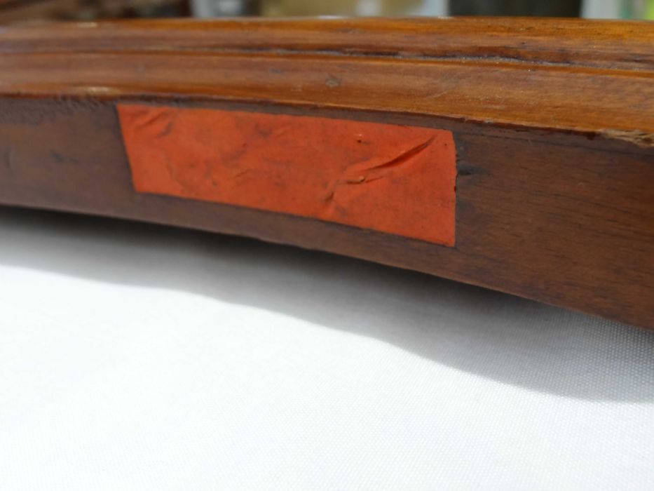 Pałacowe lustro w drewnianej ramie