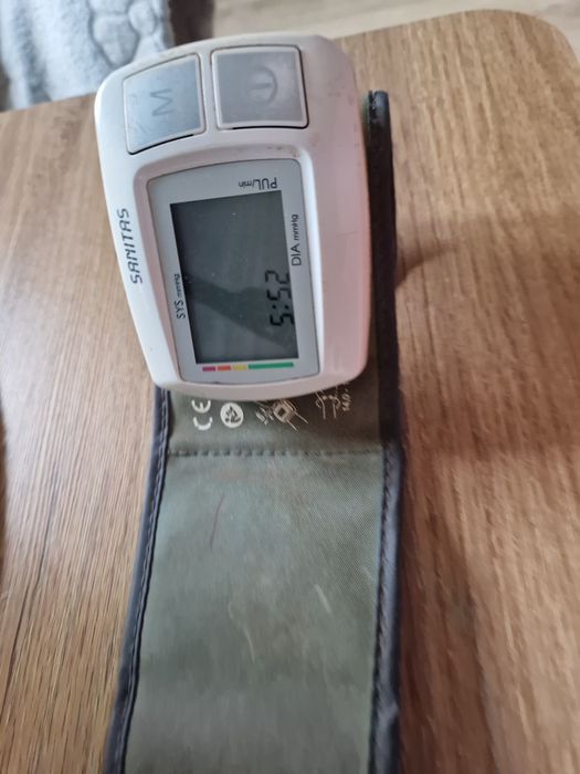 Cisnieniomierz  Sanitas na nadgarstek  PRL.