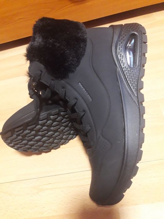 Круті зимові кросівки Skechers утепленні. 40роз