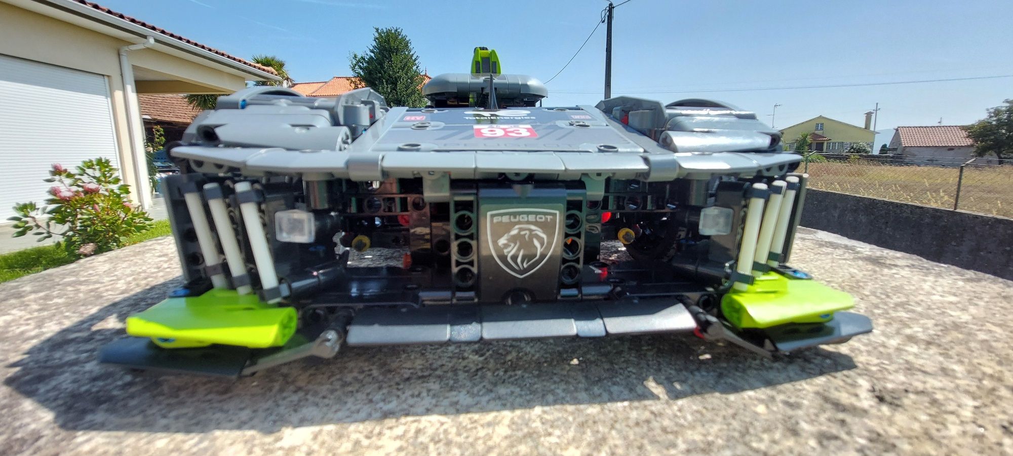 LEGO Technic PEUGEOT 9X8 24H Le Mans Hybrid Hypercar MONTADO