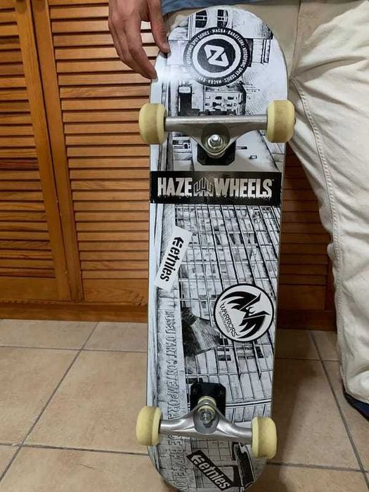 Skate Hydroponic Spot Series • Macba • Barcelona. Estado muito bom.