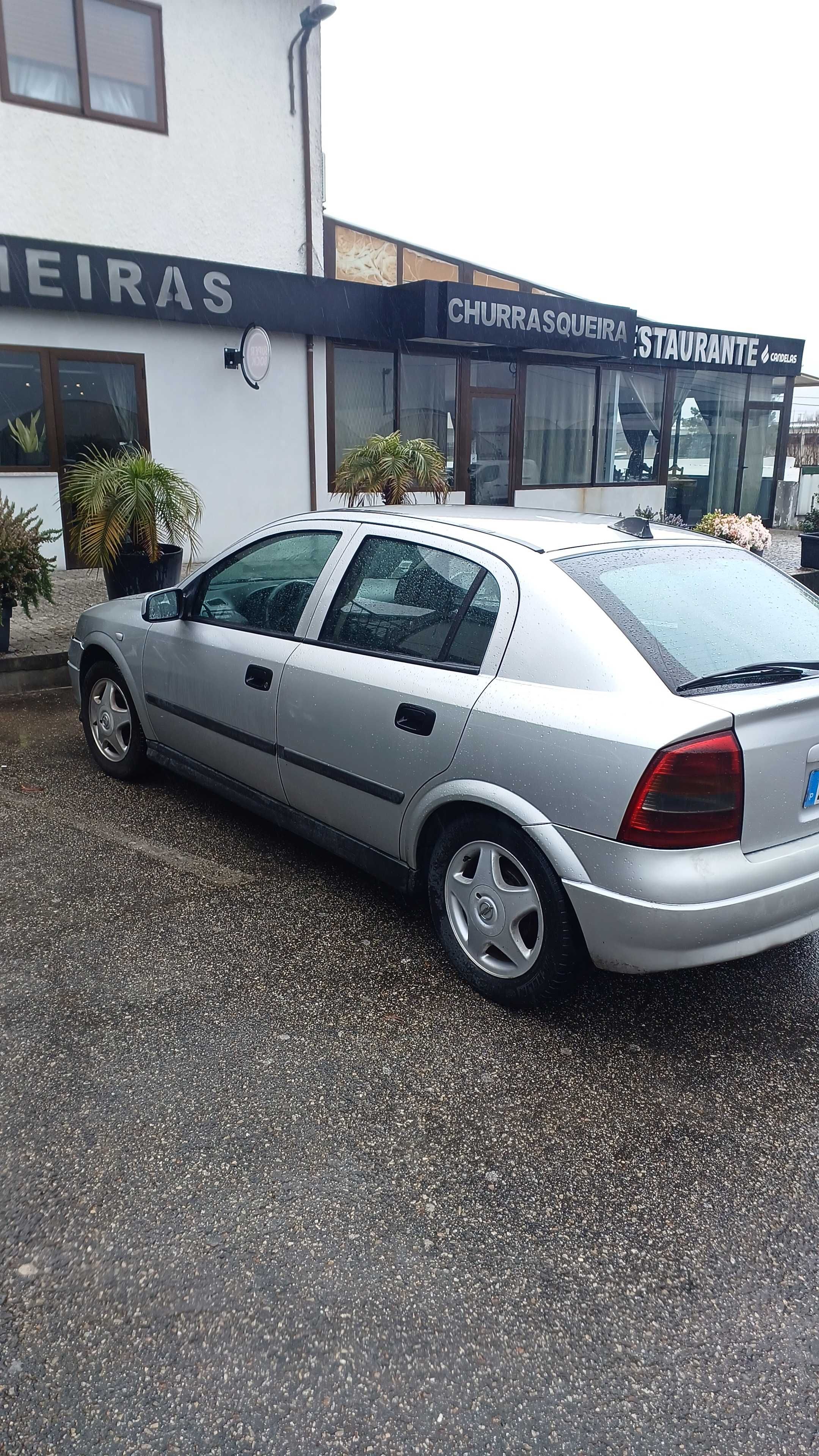 Opel Astra 1.7 DTI 2000 – Económico e Fiável