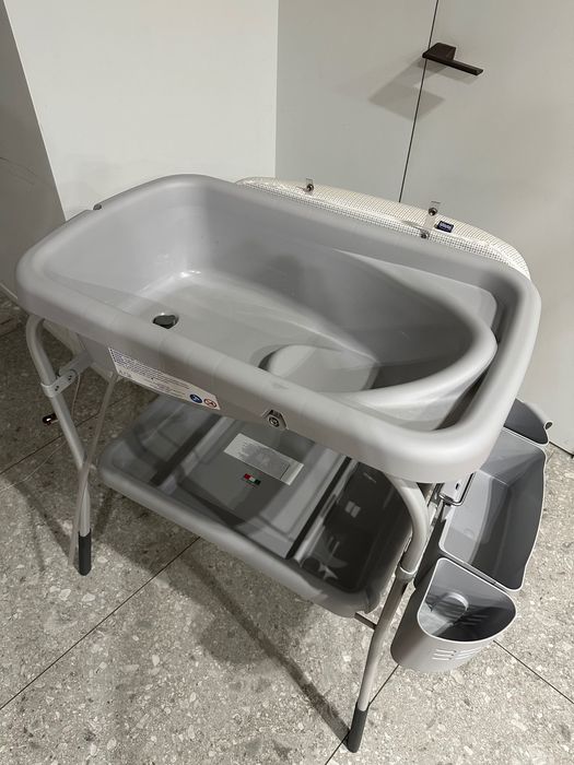 Столик для сповивання з ванночкою Chicco