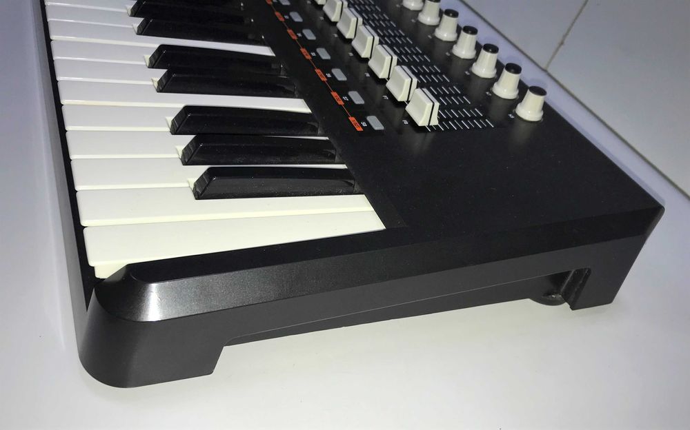 MIDI клавіатура Akai MPK 61