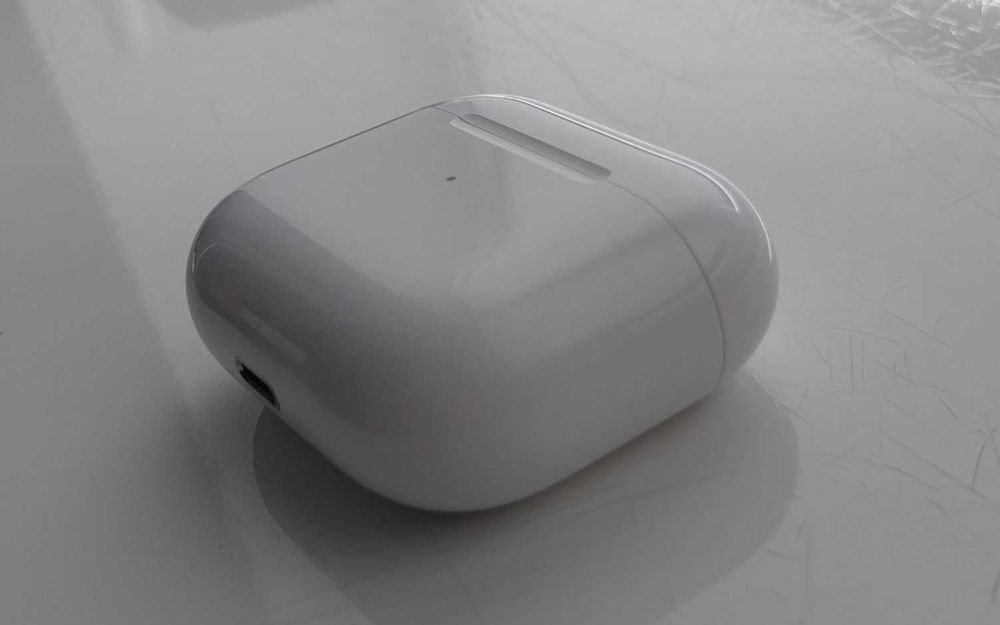 ‼️ Apple AirPods кейс A2566 оригинал (EMC 3986)