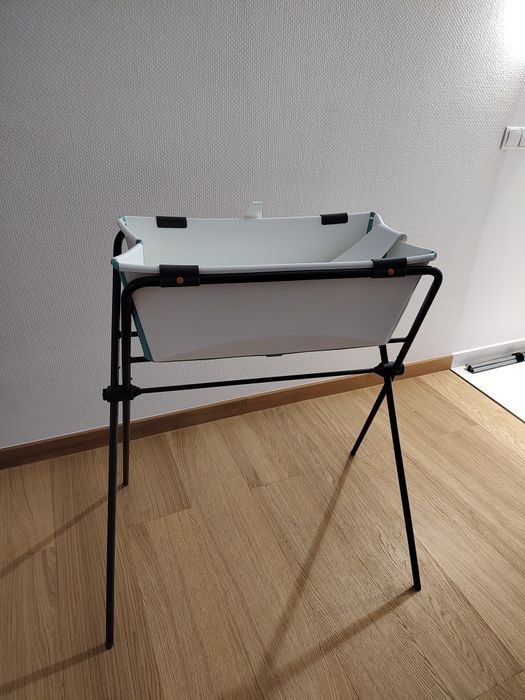 Stokke® Flexi Bath® wanienka ze stojakiem + wkładka niemowlęca