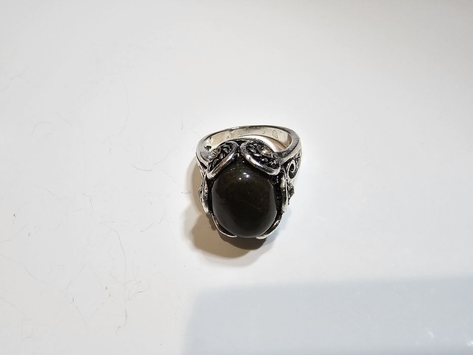 Красивый перстень с топазом.